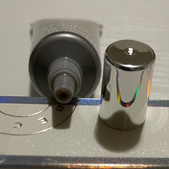 Becca Light Shifter Dewing Tint Cloud Nine 4.5 - Picture 5 of 8